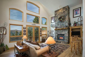 Mountain High Retreat w/ Hot tub, Pool table & Shuttle! Close to Downtown Breck!